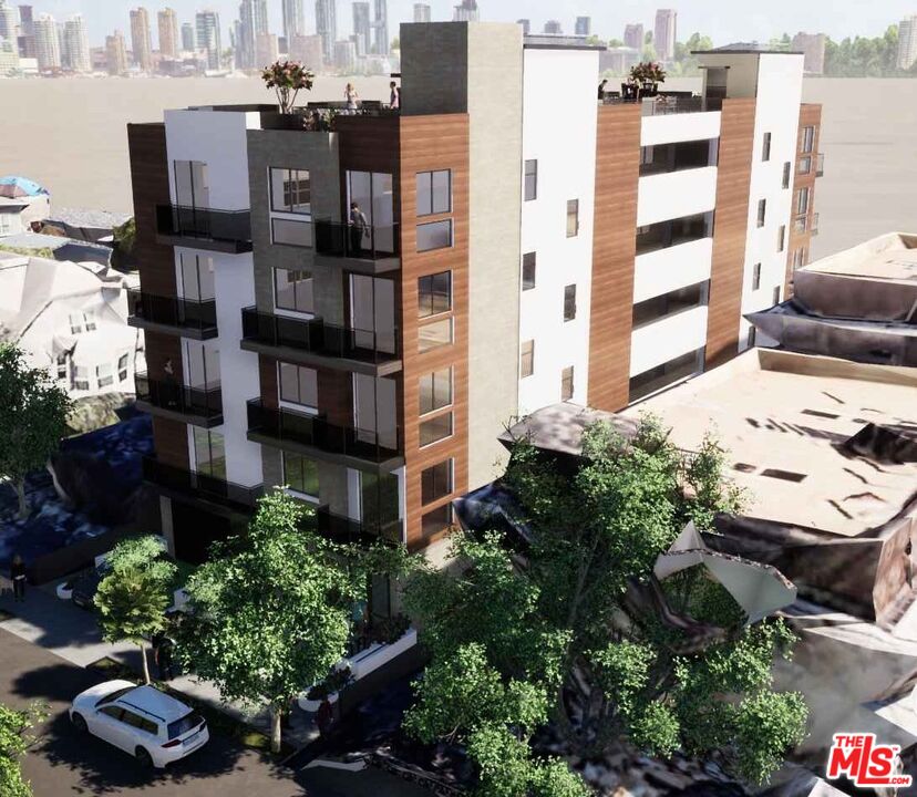 1177 W 37th Pl