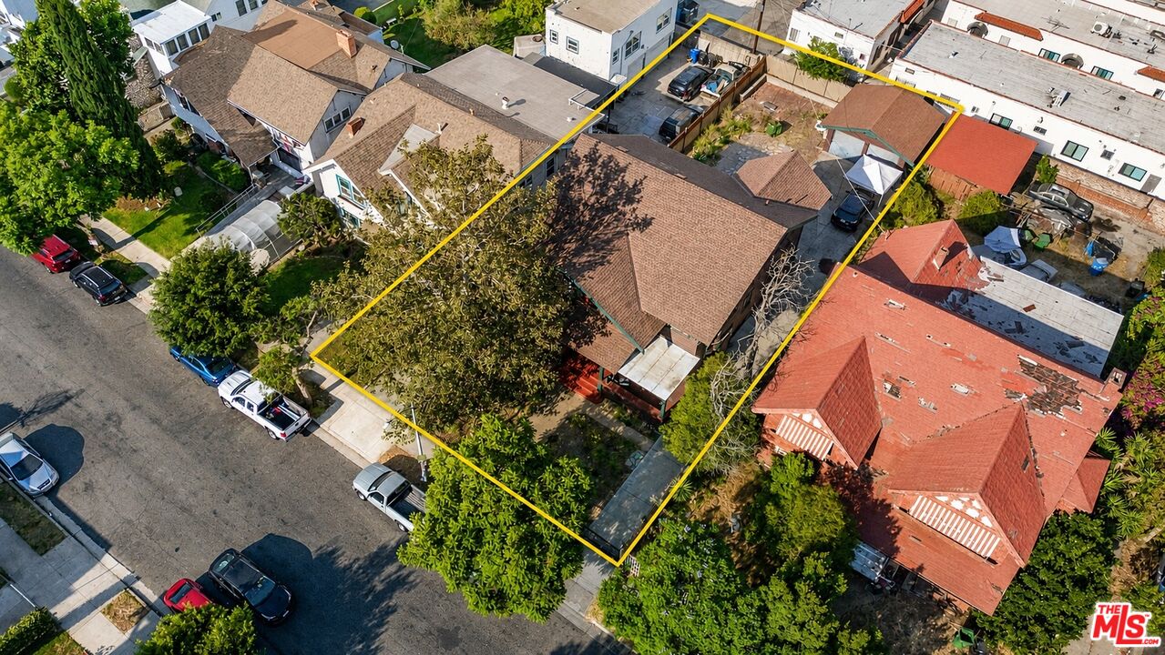 2750 Raymond Ave