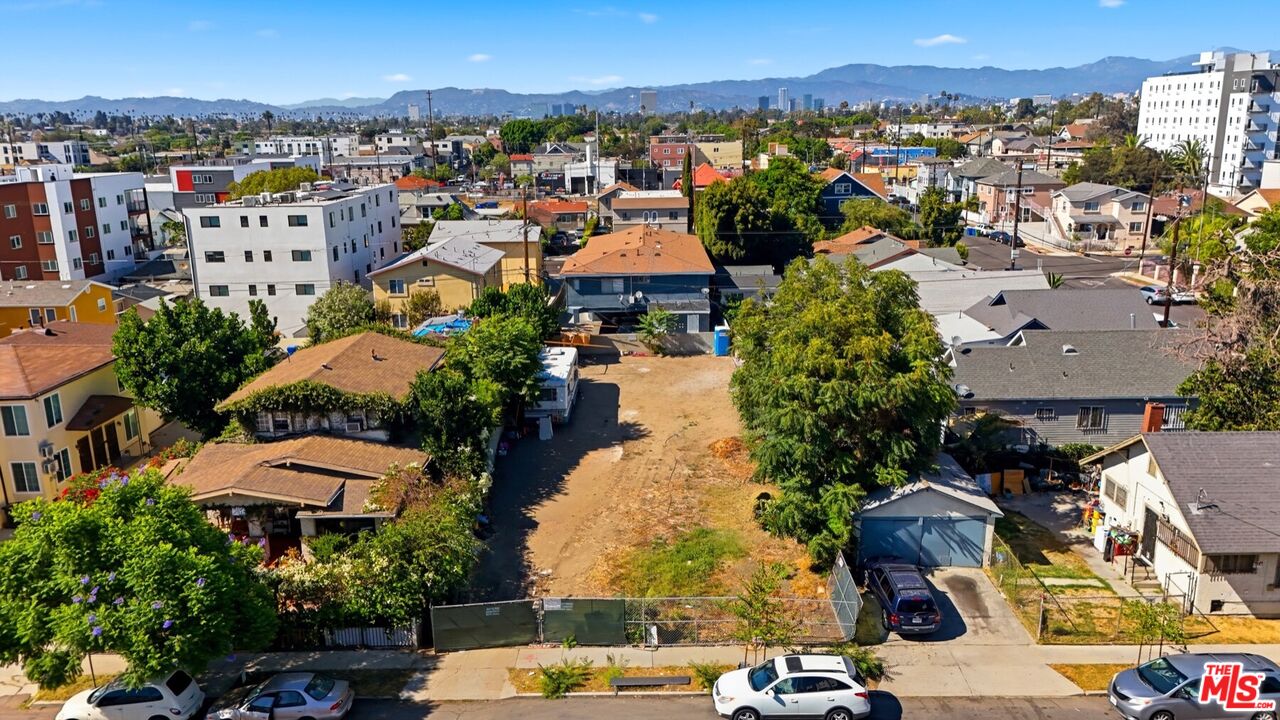 1339 W 35th Pl