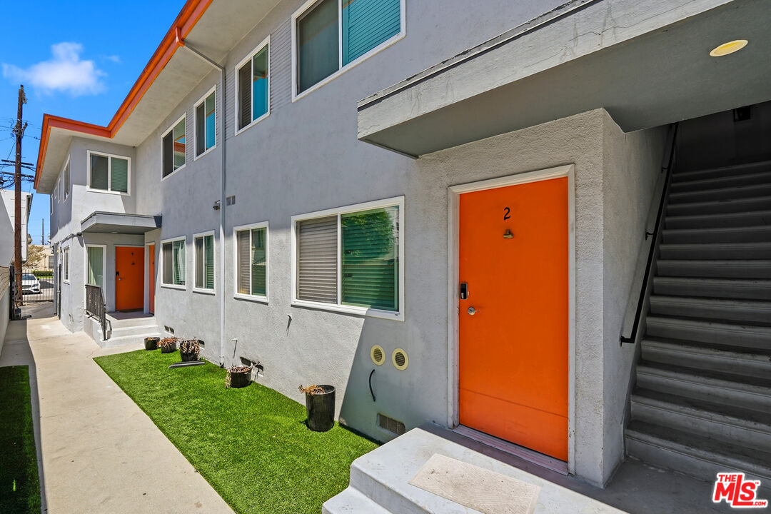 1287 W 37th Pl