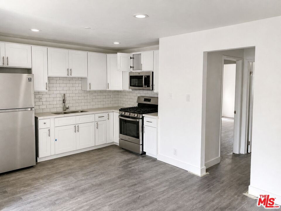 1287 W 37th Pl