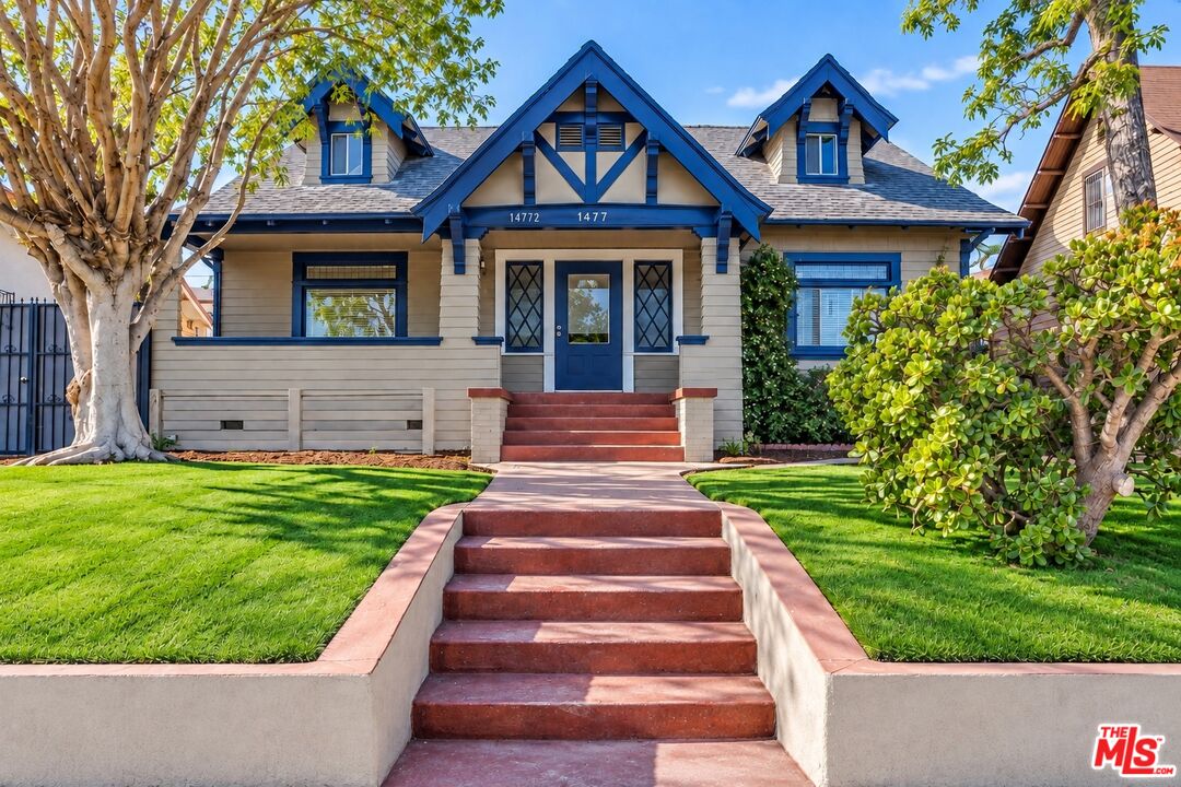 1479 W 29th St