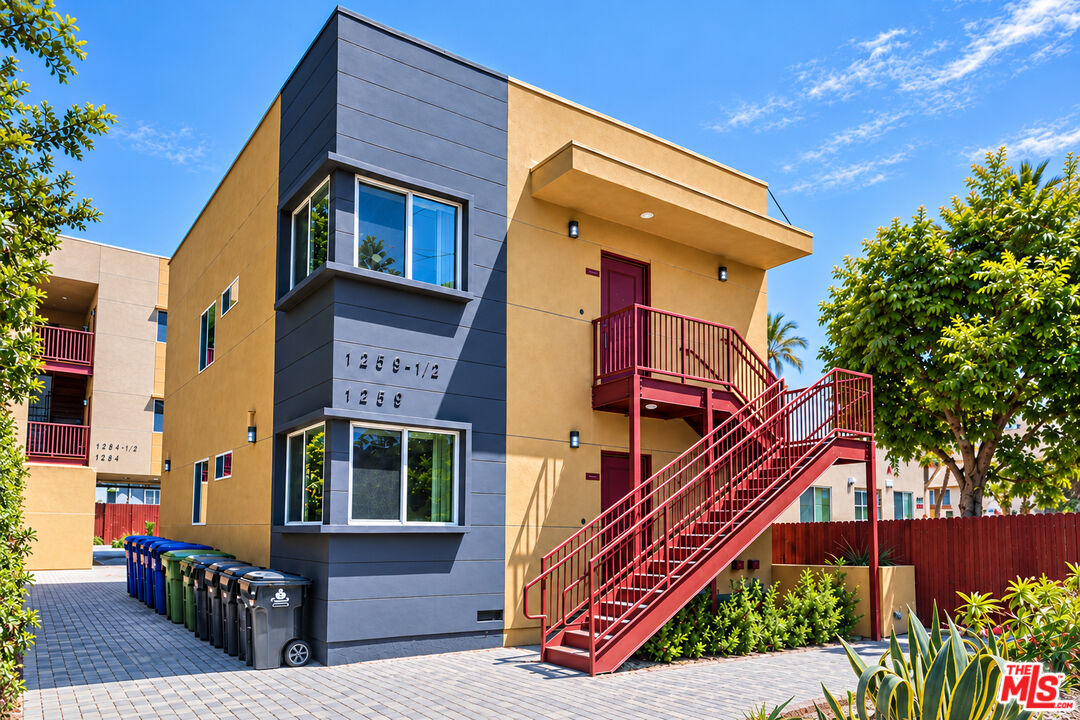 1259 W 36th Pl