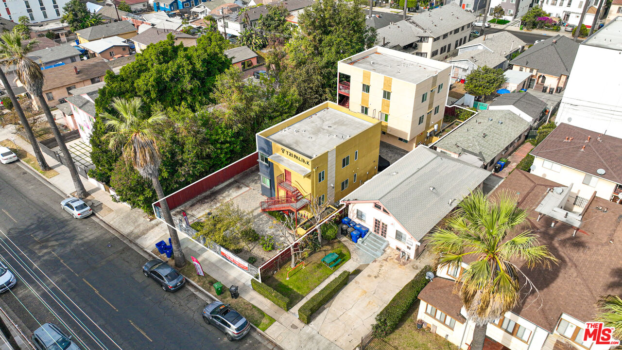 1259 W 36th Pl