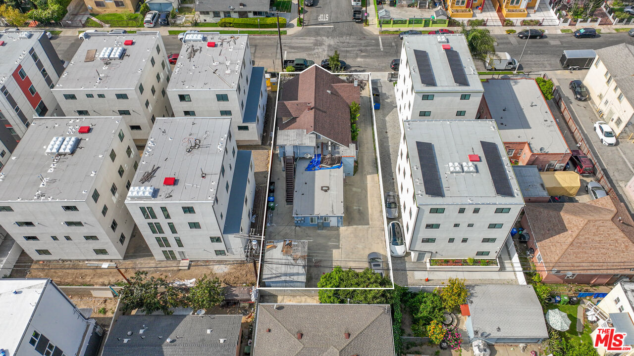1318 W 35th Pl