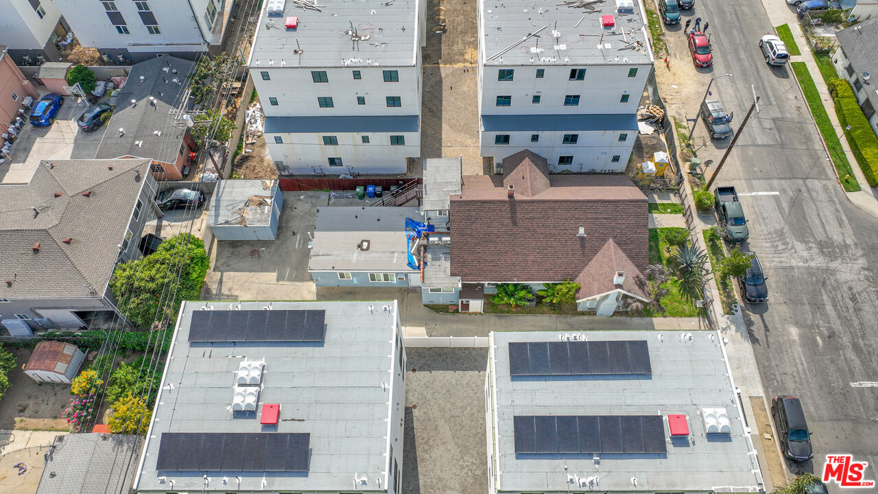 1318 W 35th Pl
