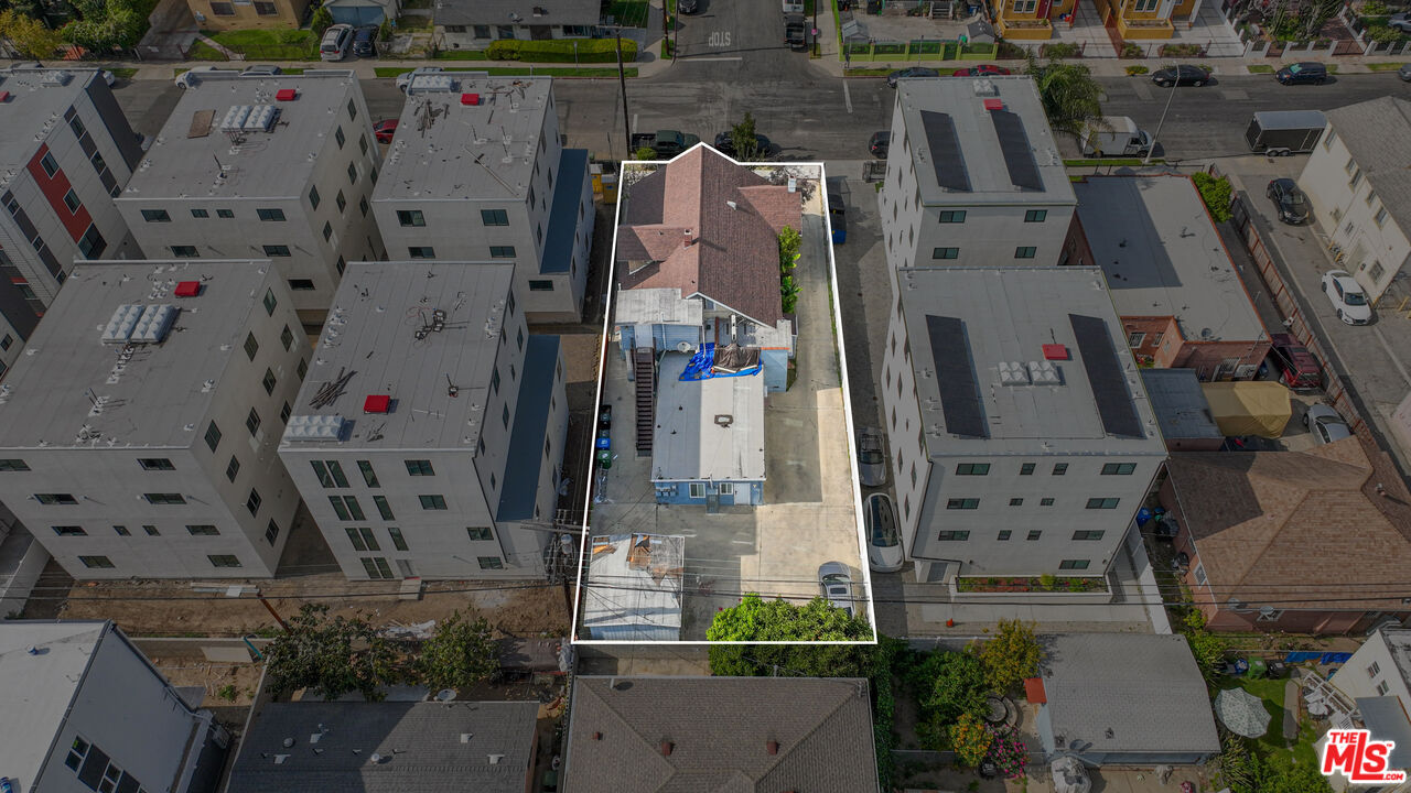 1318 W 35th Pl