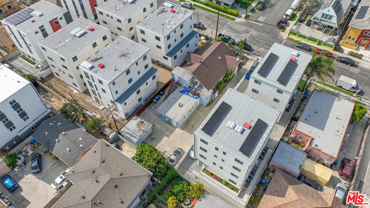 1318 W 35th Pl