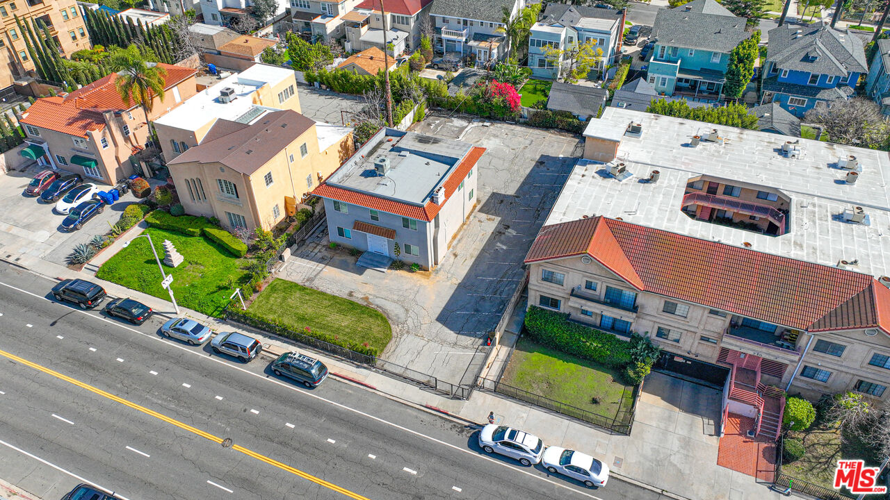 702 Crenshaw Blvd