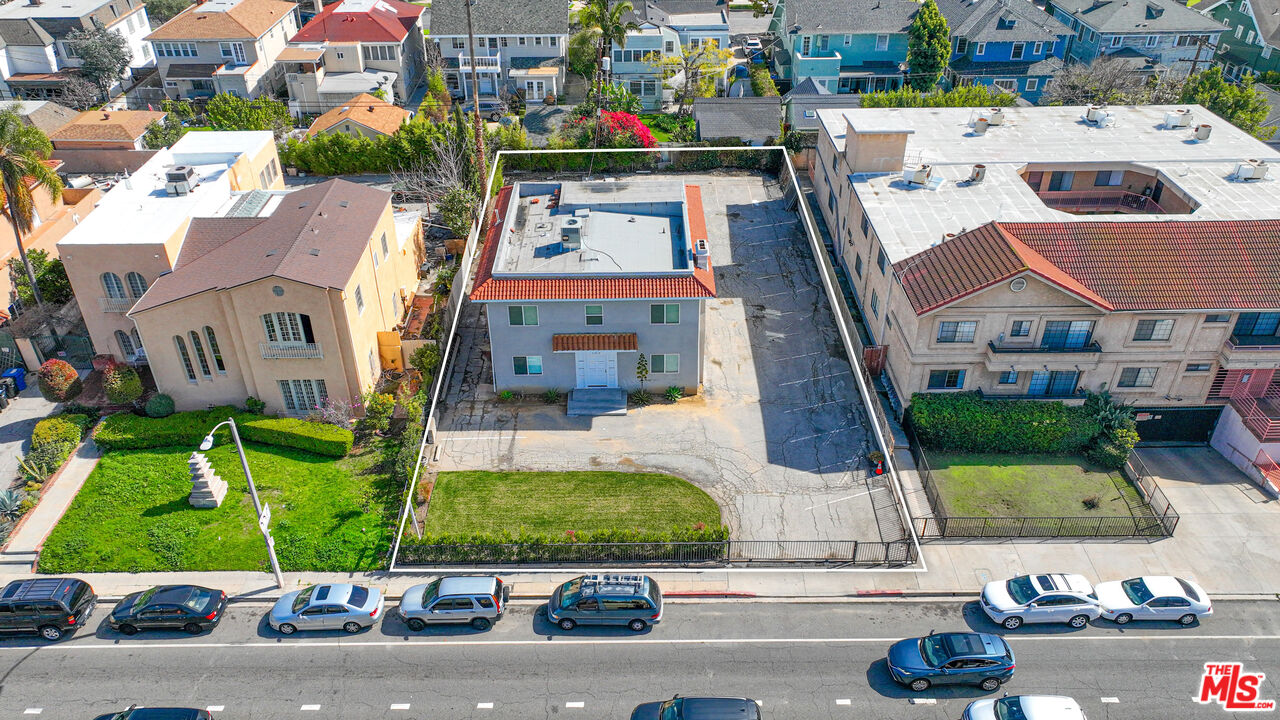 702 Crenshaw Blvd