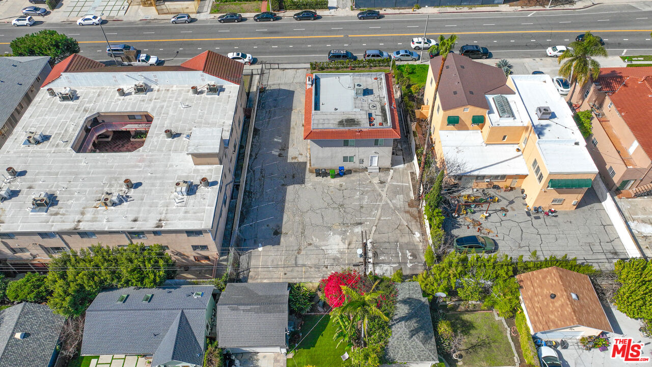 702 Crenshaw Blvd