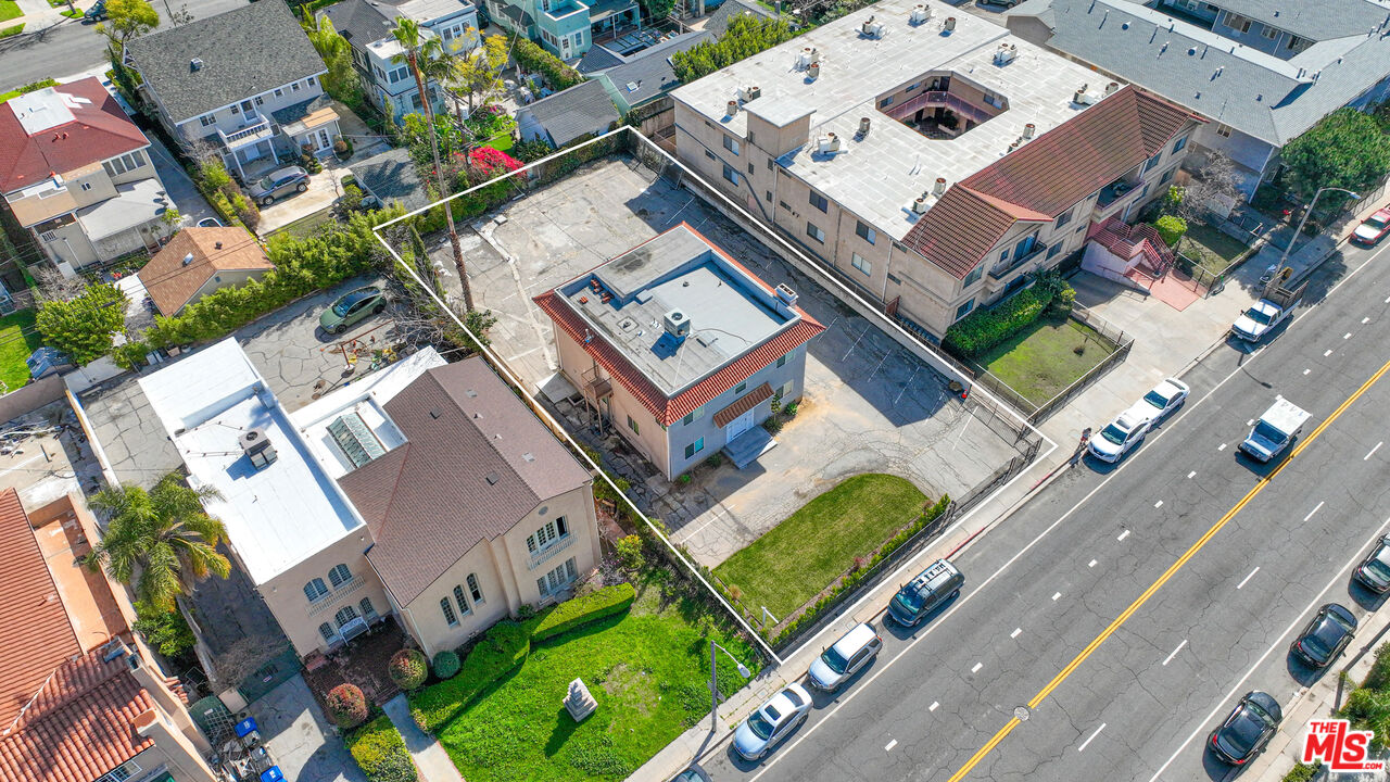 702 Crenshaw Blvd