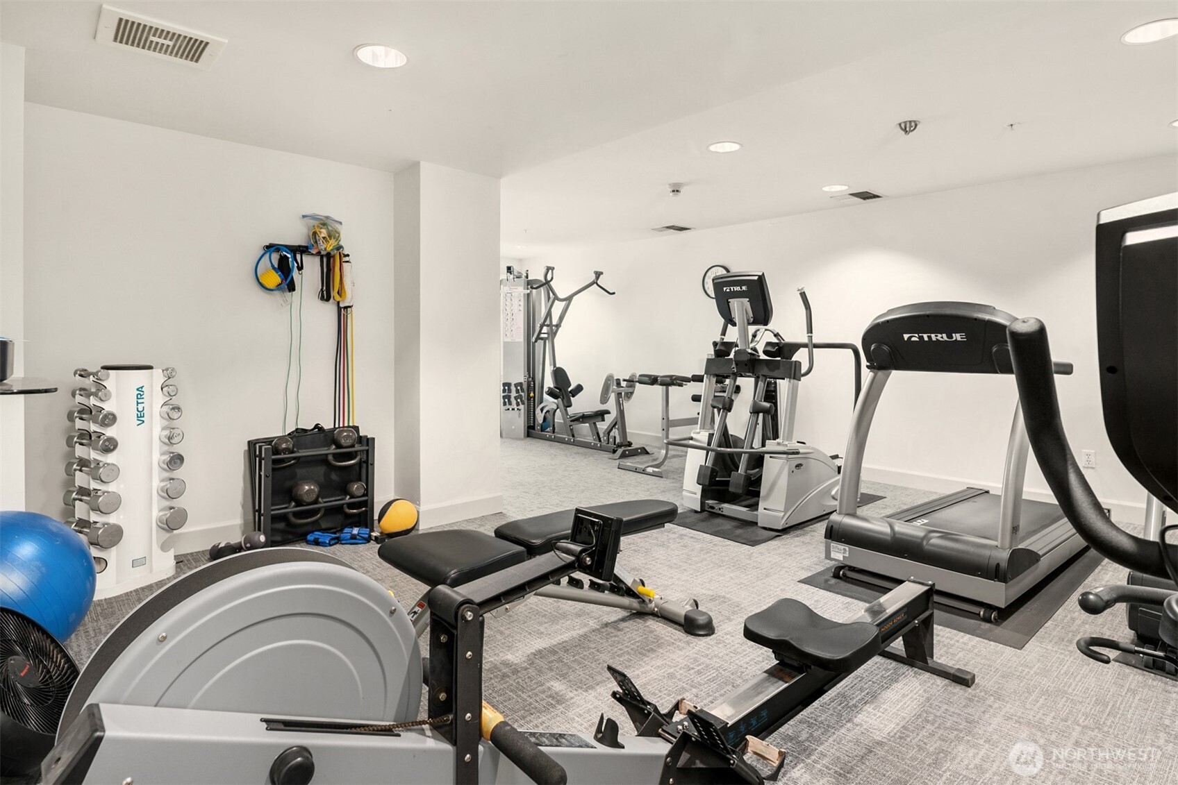 225 4th Avenue Unit: A401