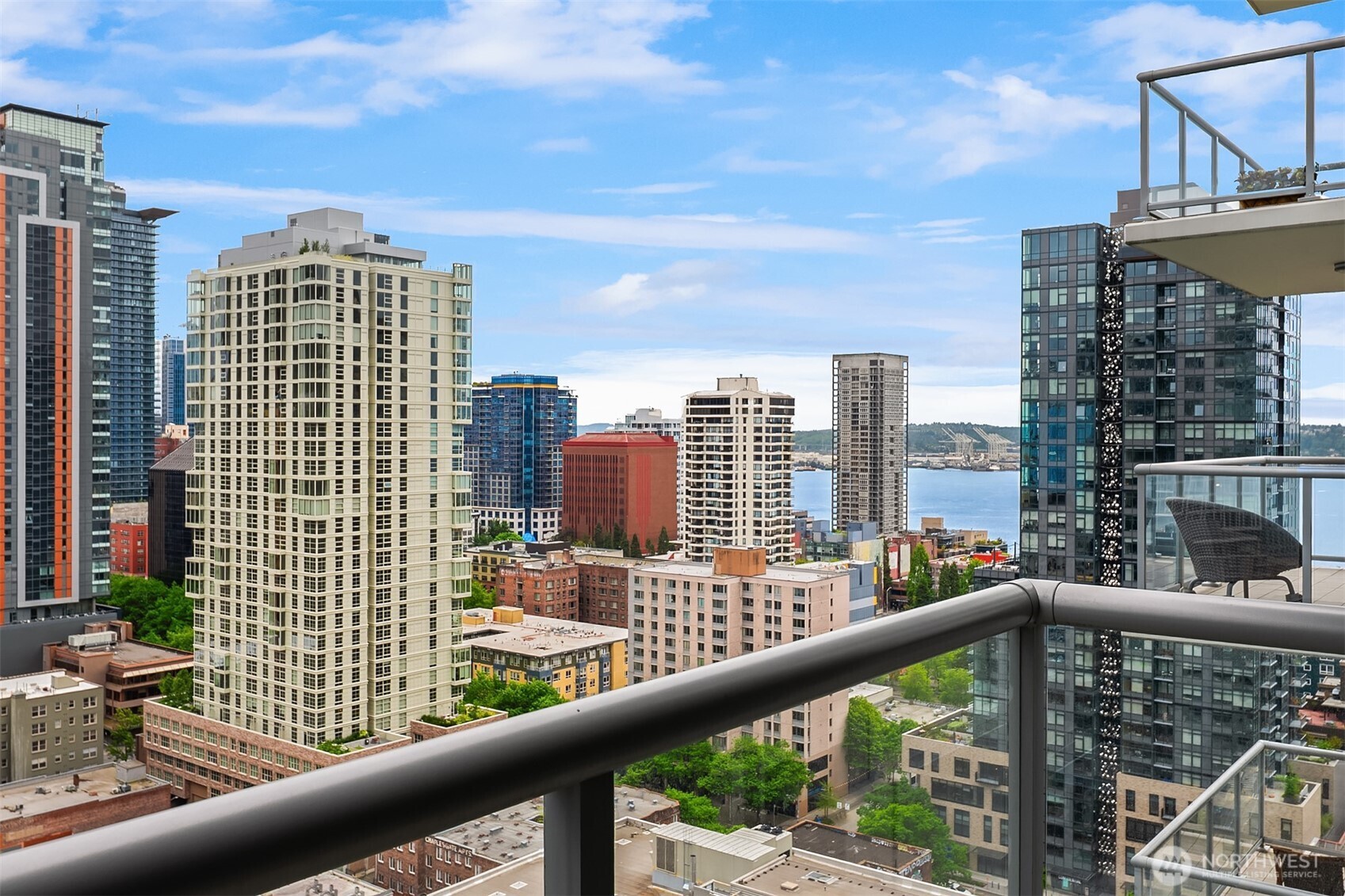 583 Battery Street Unit: 2208N