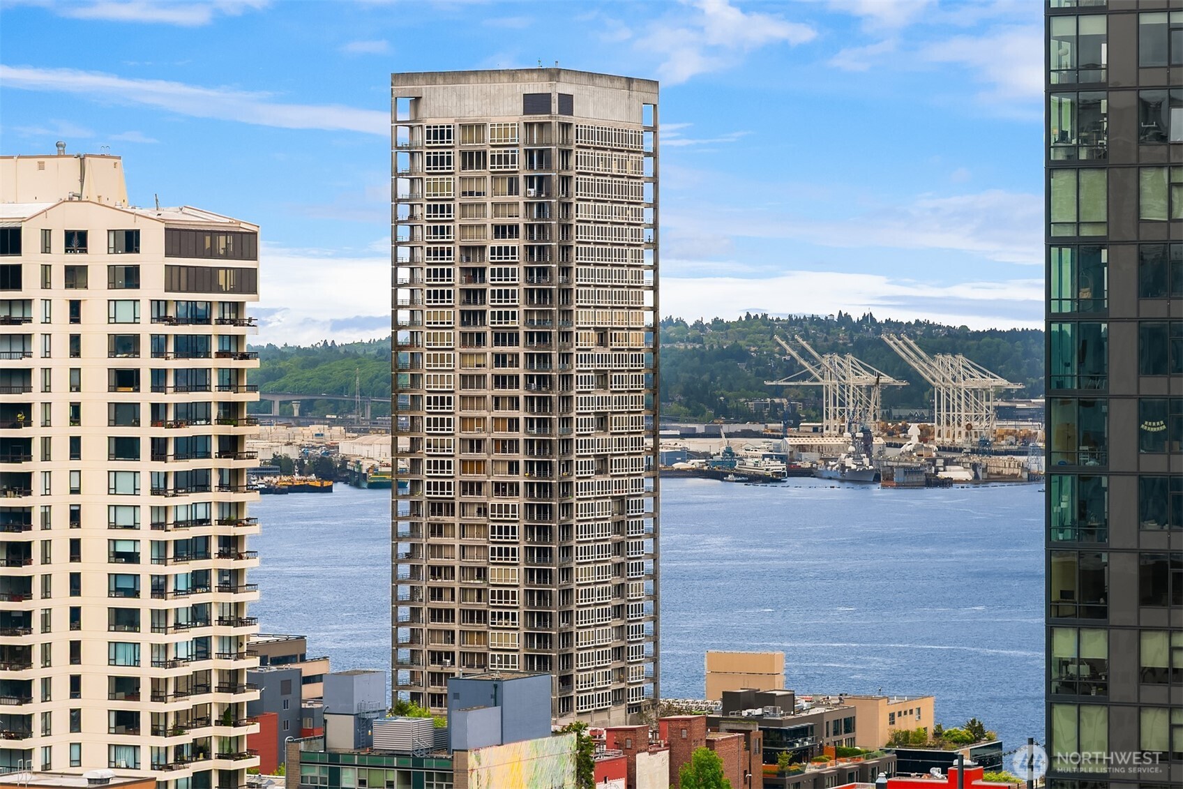 583 Battery Street Unit: 2208N