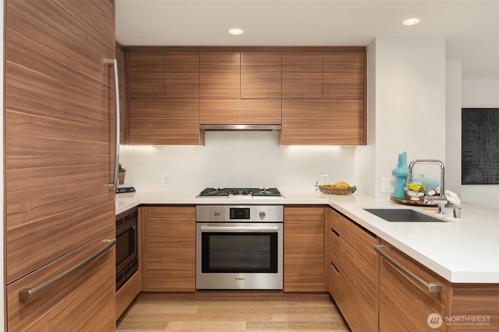 583 Battery Street Unit: 2208N