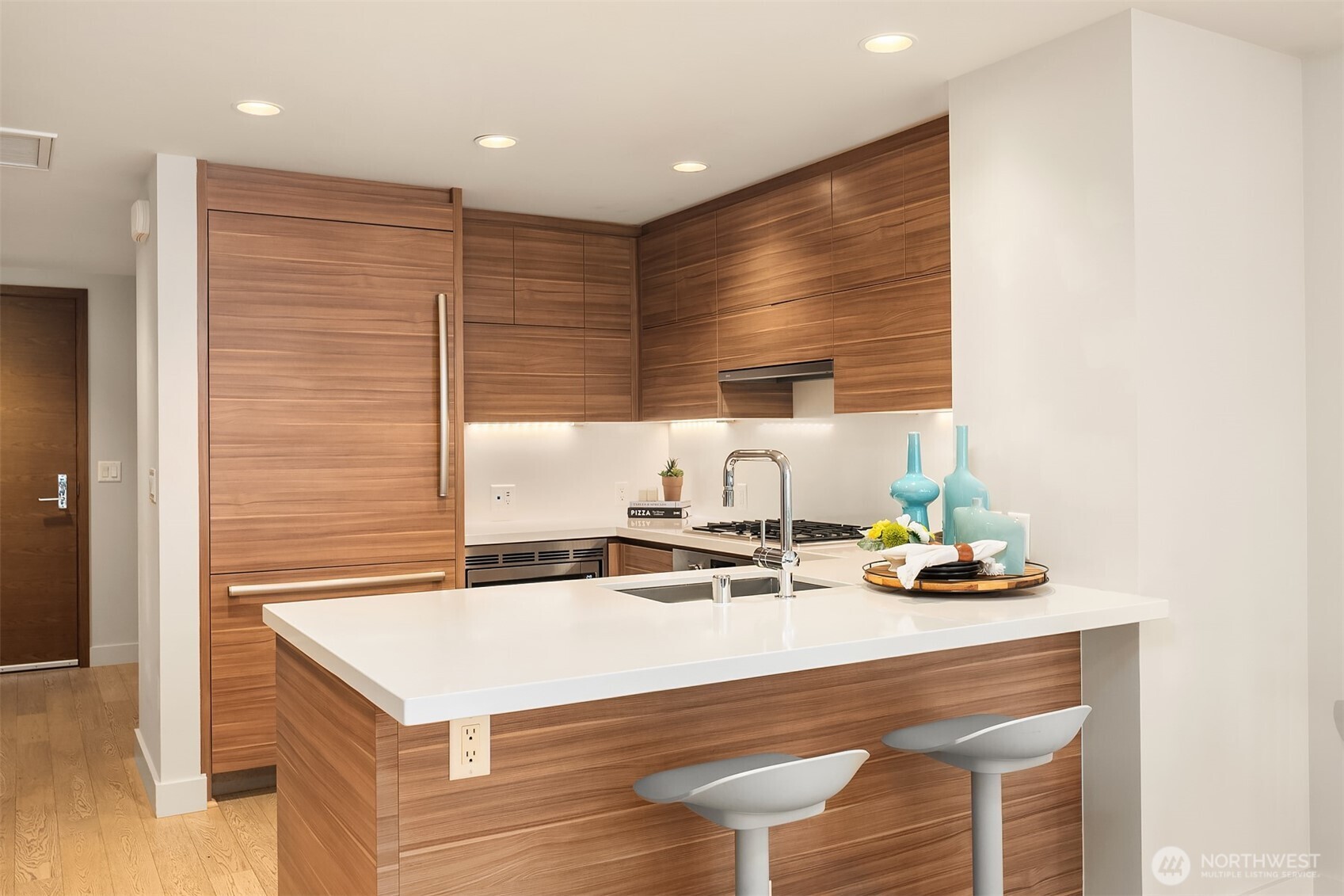 583 Battery Street Unit: 2208N
