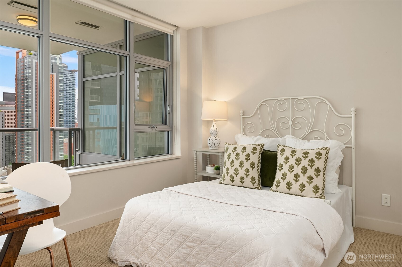 583 Battery Street Unit: 2208N