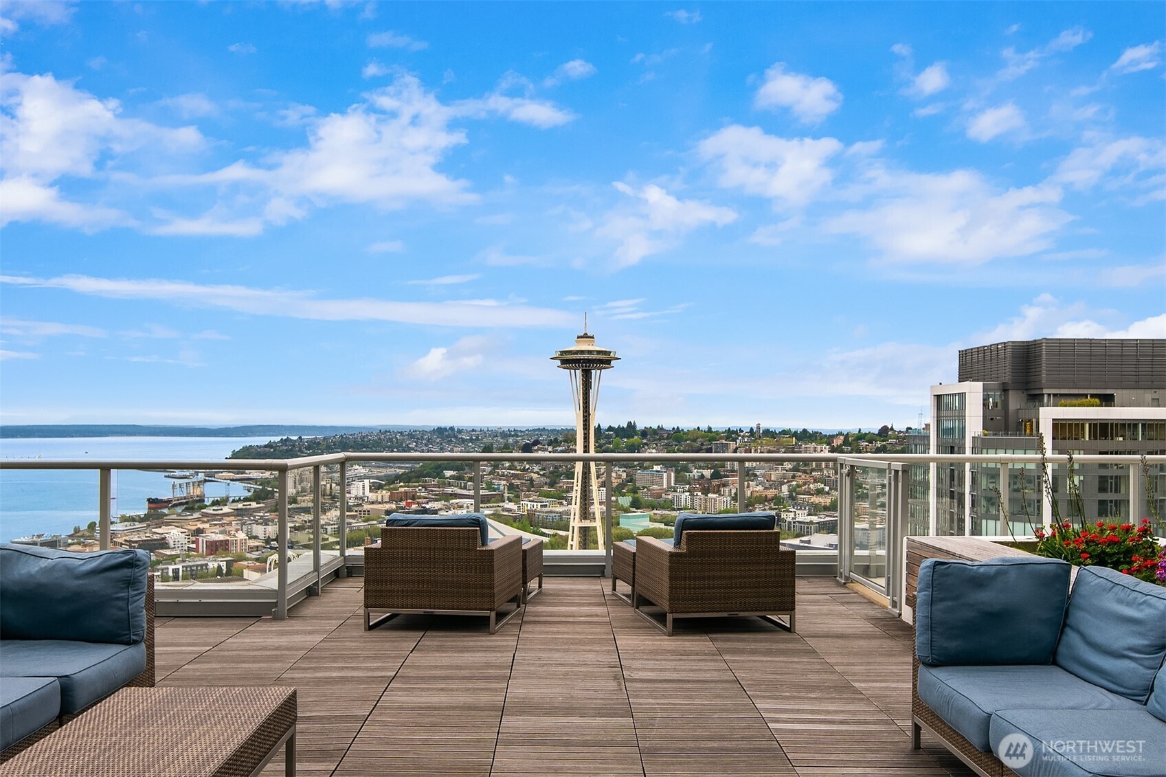 583 Battery Street Unit: 2208N