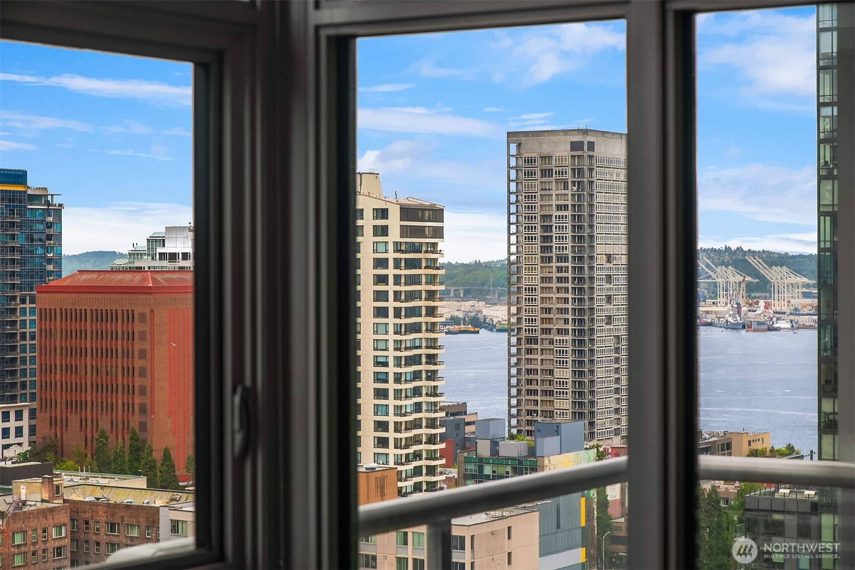 583 Battery Street Unit: 2208N