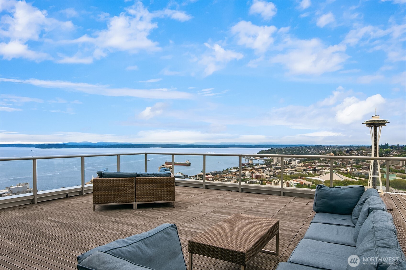583 Battery Street Unit: 2208N