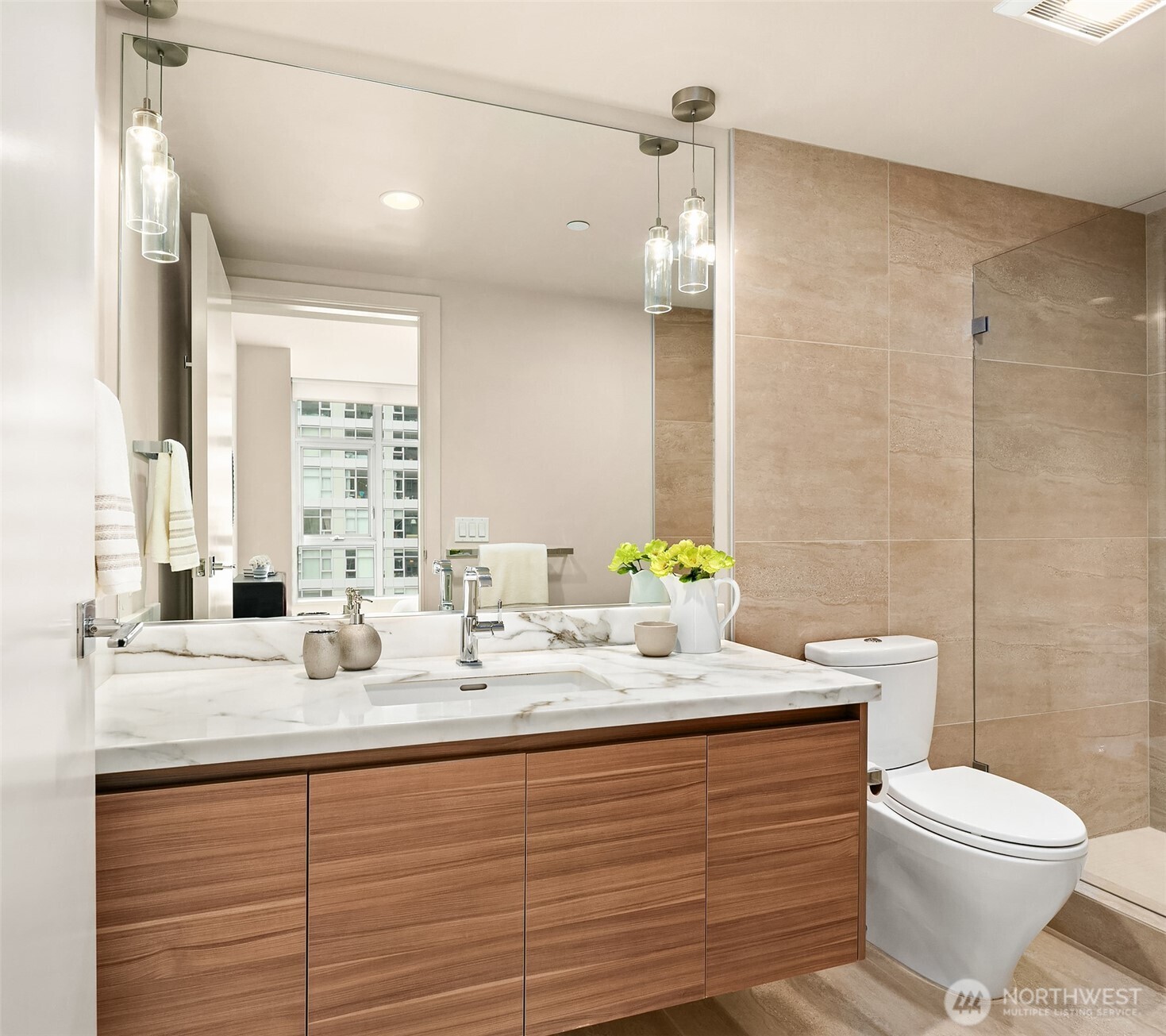 583 Battery Street Unit: 2208N