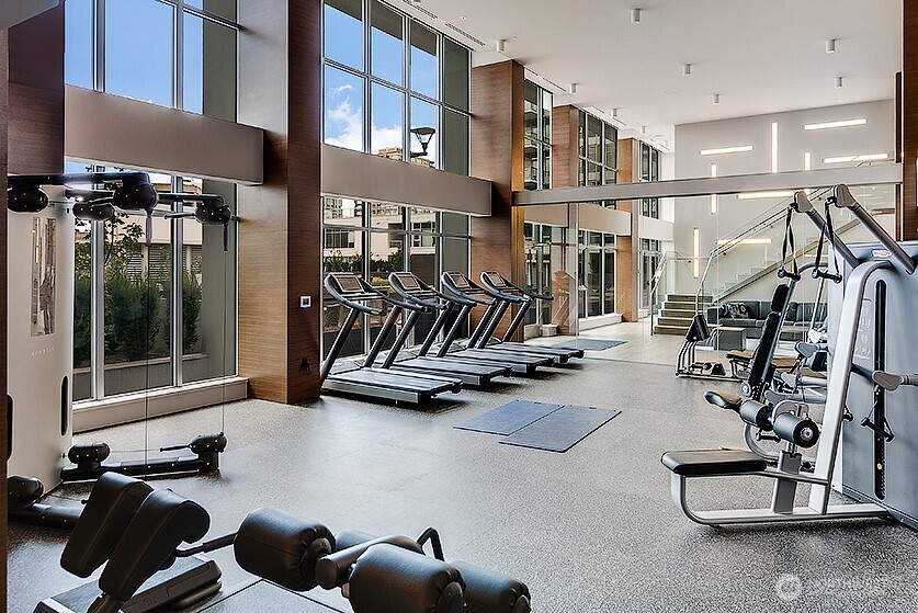 583 Battery Street Unit: 2208N
