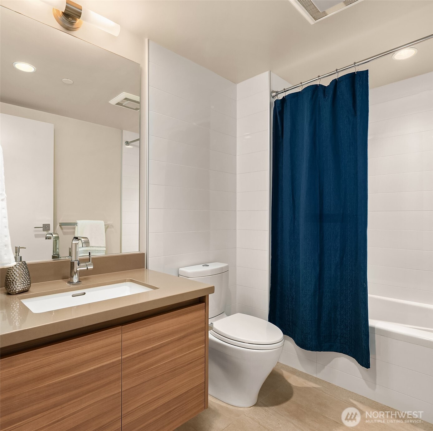 583 Battery Street Unit: 2208N