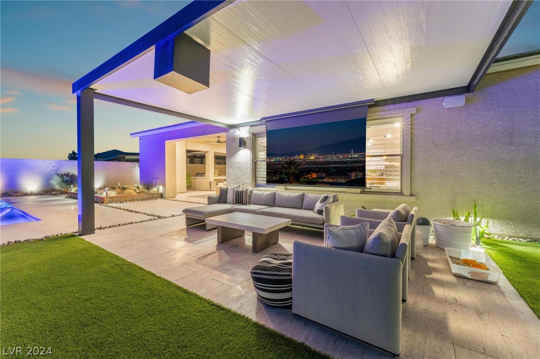 8526 Cloudy Dawn Court