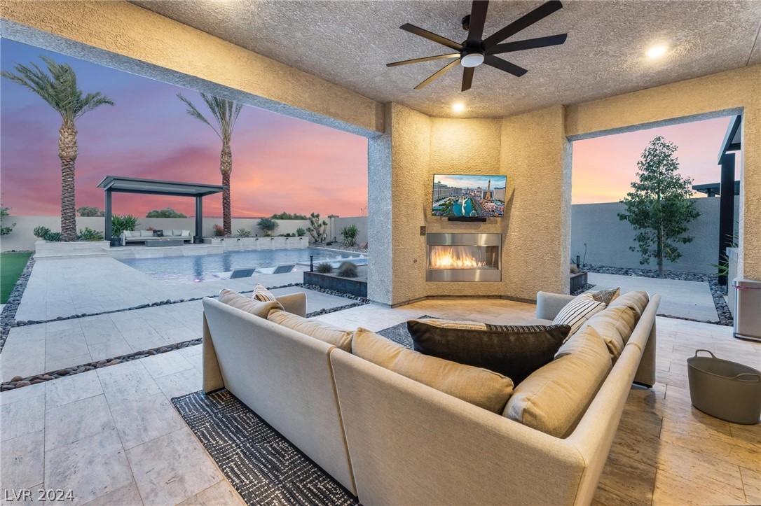 8526 Cloudy Dawn Court