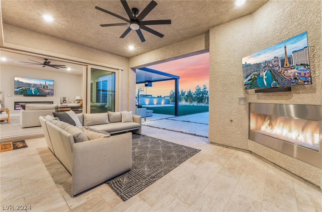 8526 Cloudy Dawn Court