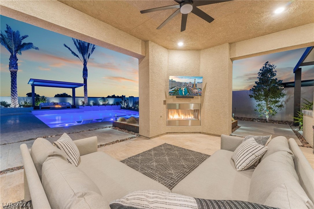 8526 Cloudy Dawn Court