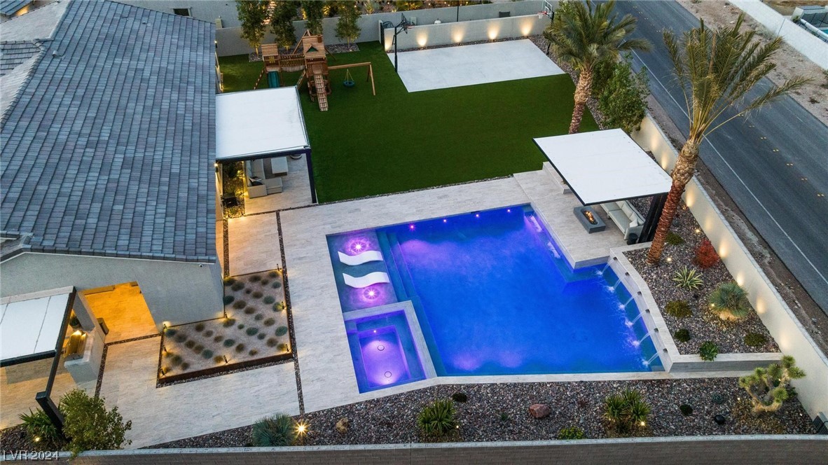 8526 Cloudy Dawn Court