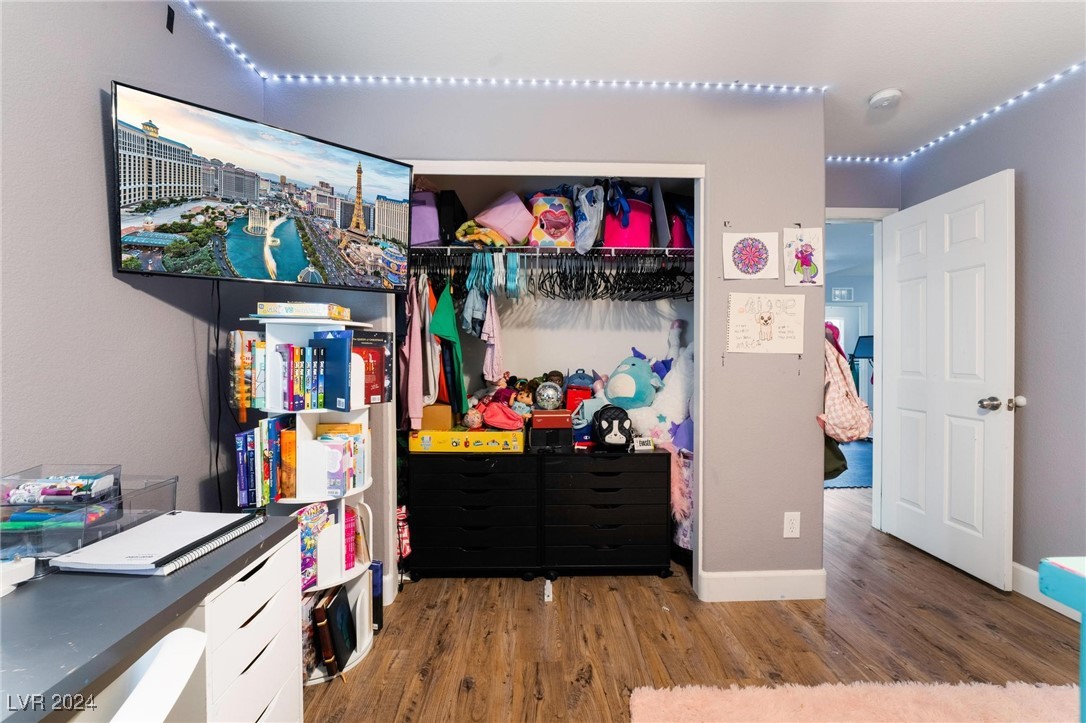 4926 Scholl Canyon Avenue