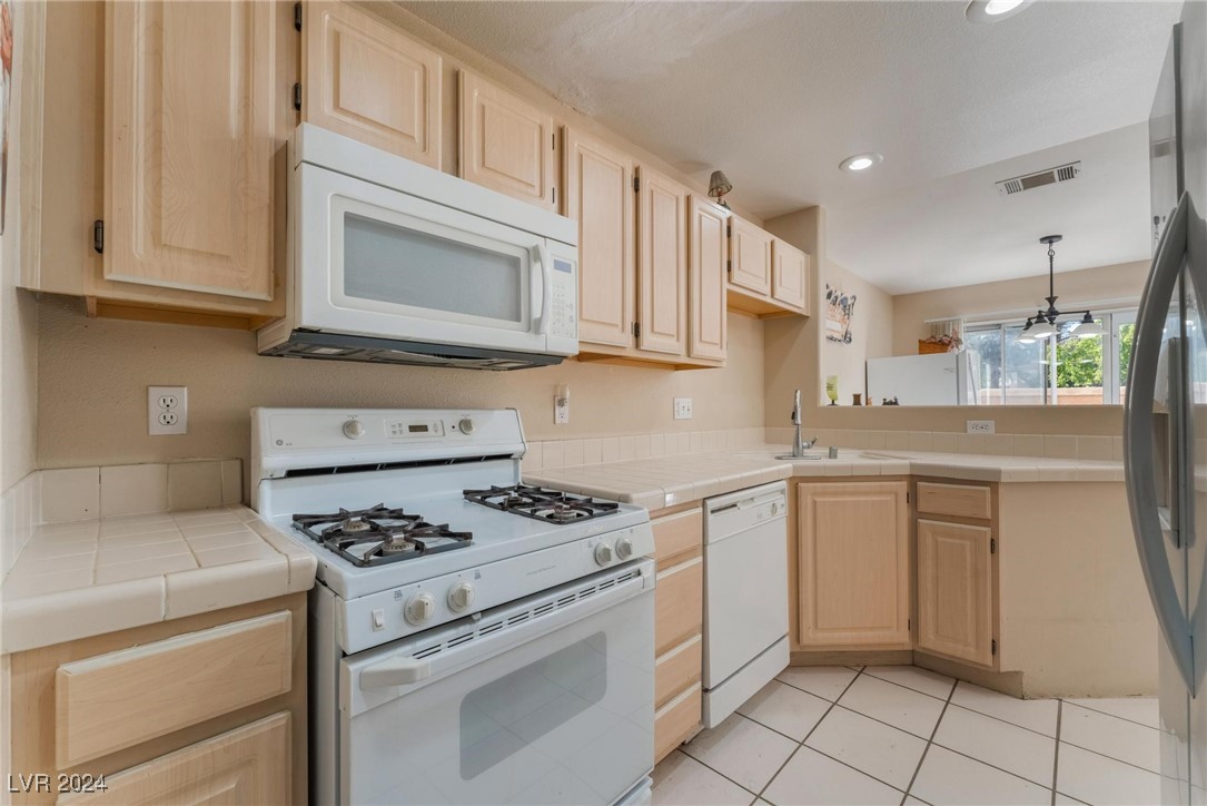 3950 South Sandhill Road 130