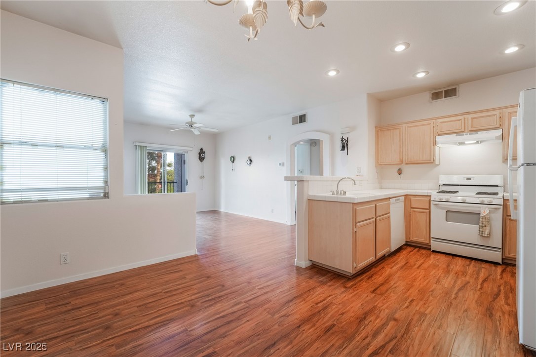 2201 Ramsgate Drive 823