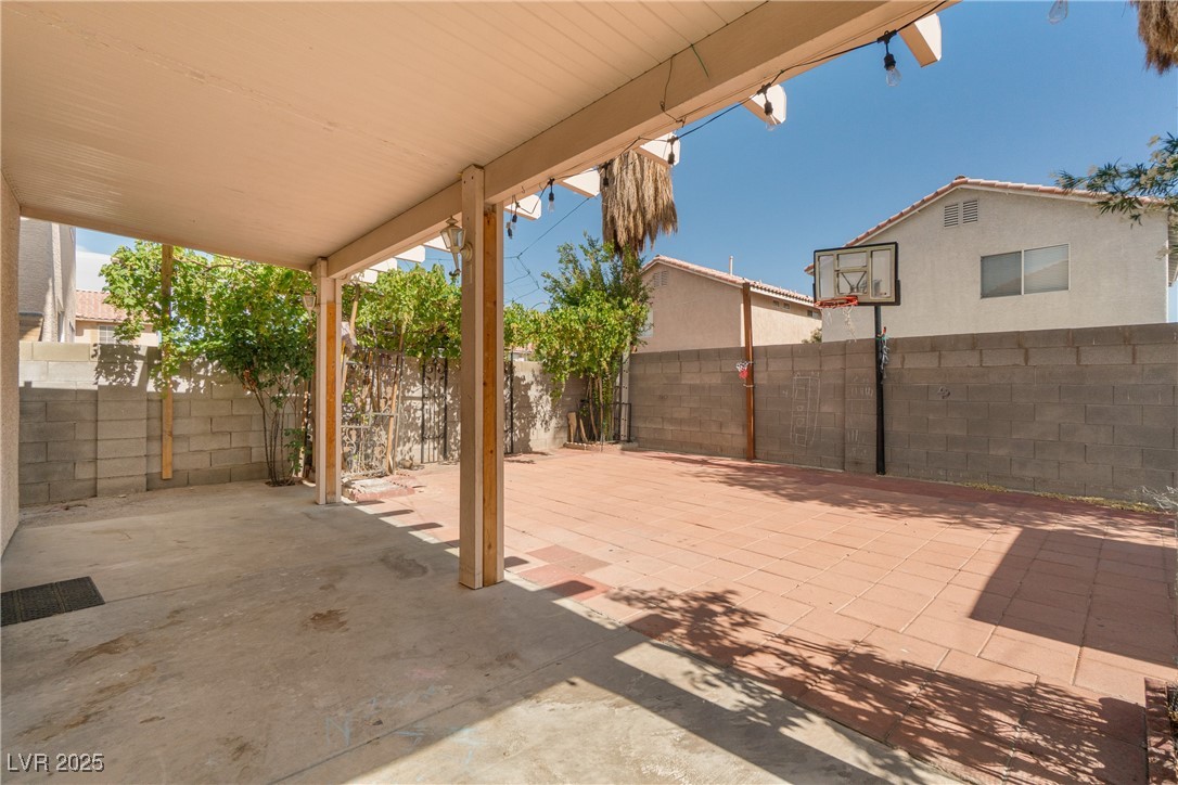 8509 West Rochelle Avenue