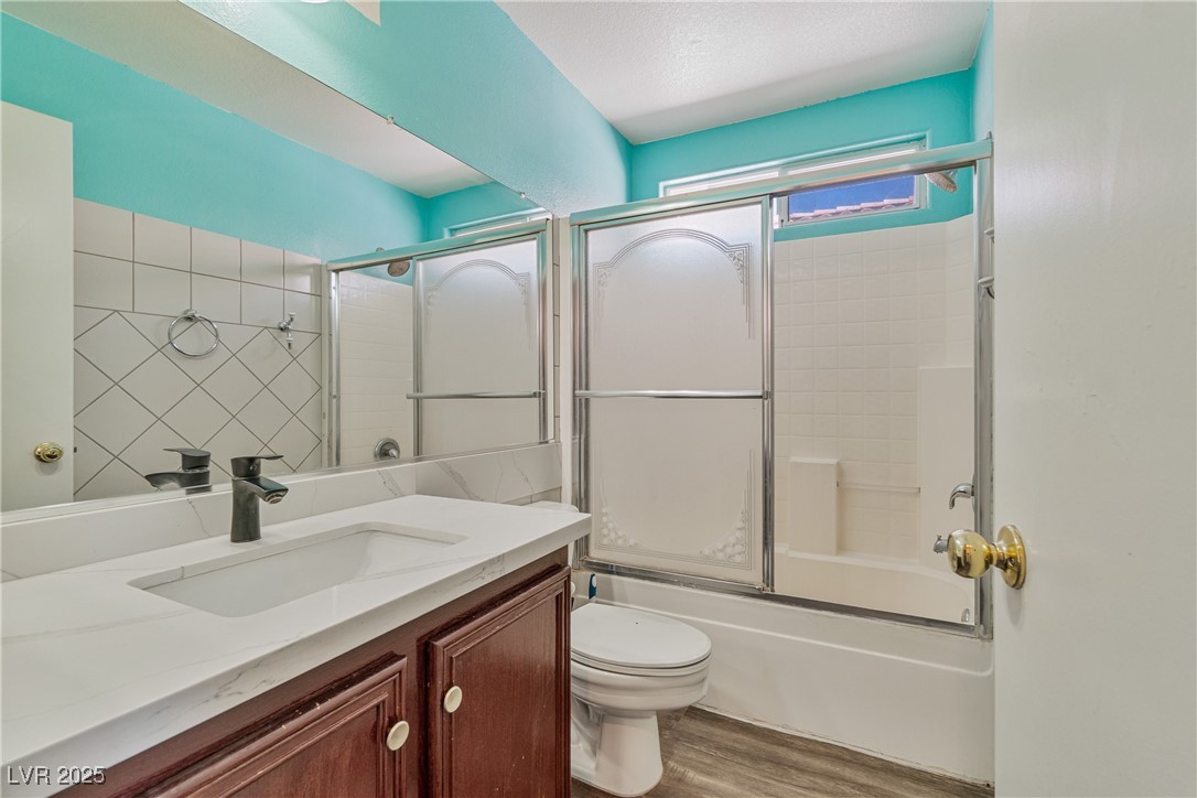 8509 West Rochelle Avenue