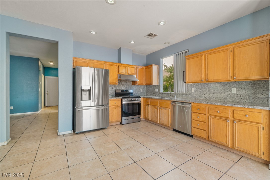 8509 West Rochelle Avenue