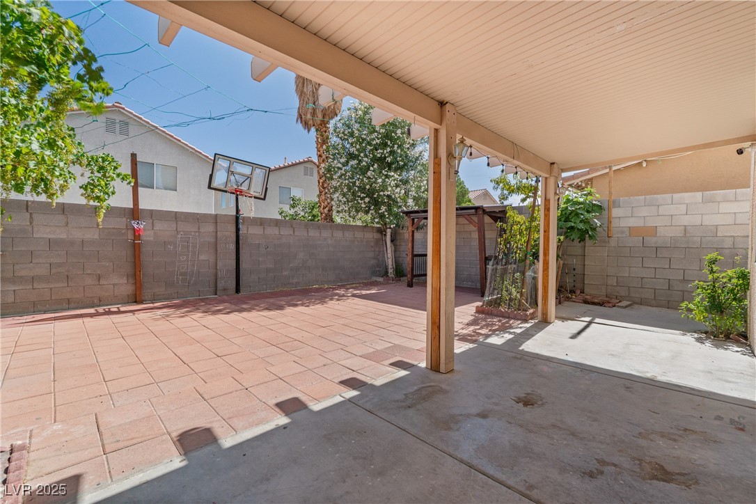 8509 West Rochelle Avenue