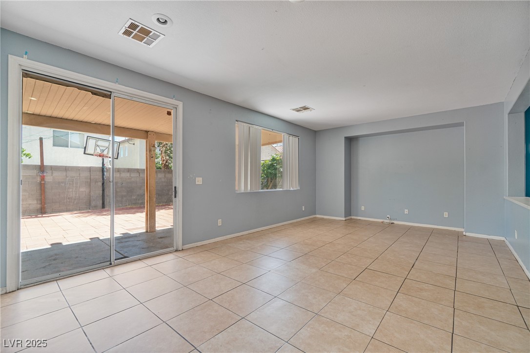 8509 West Rochelle Avenue