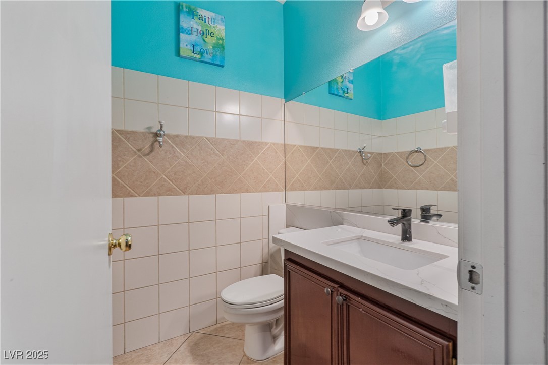 8509 West Rochelle Avenue