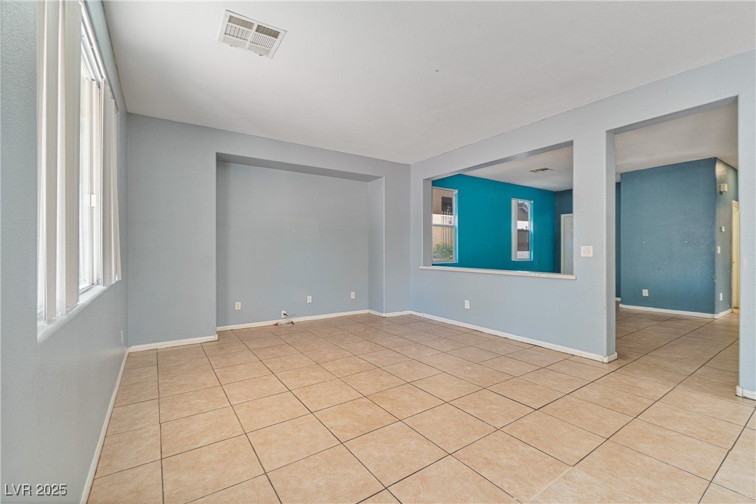 8509 West Rochelle Avenue