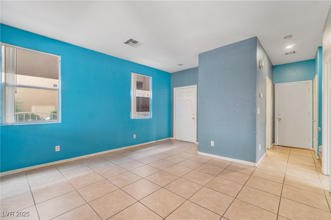 8509 West Rochelle Avenue