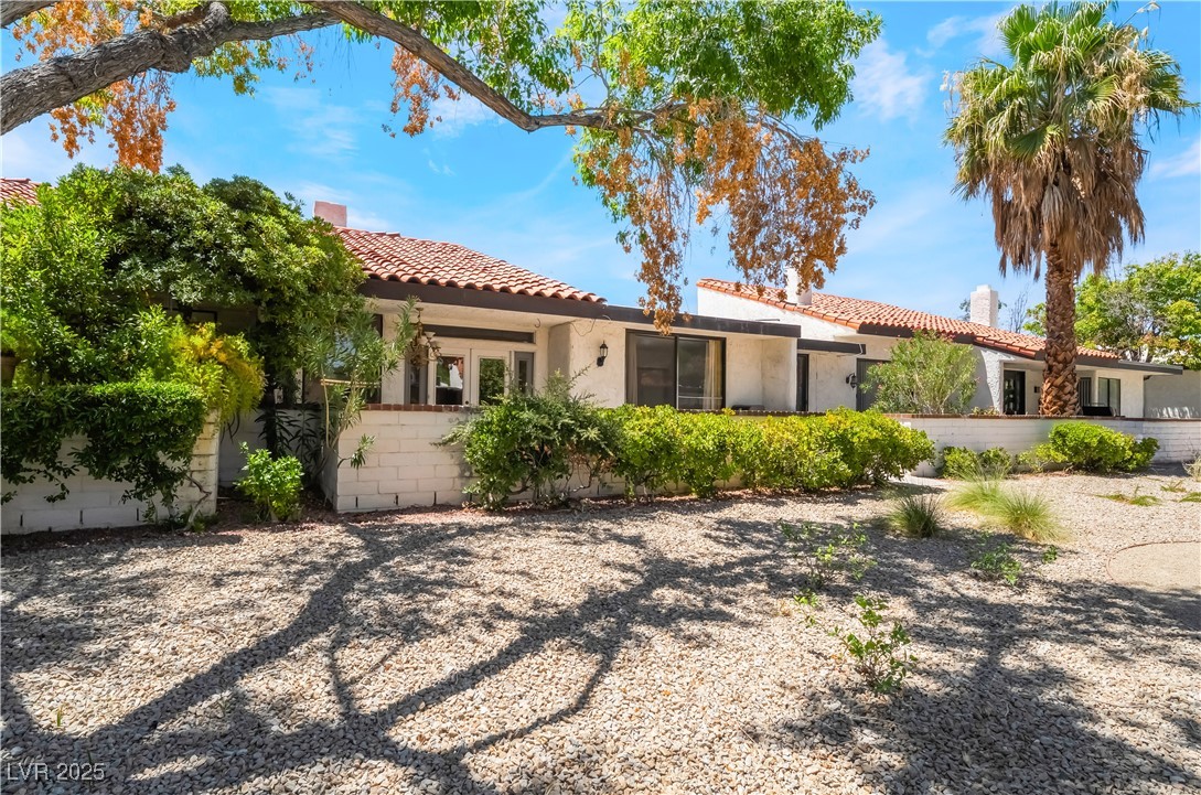 2588 La Fortuna Avenue