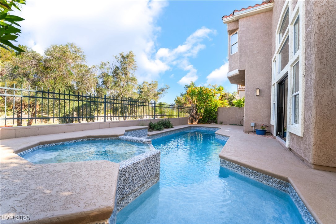 912 Pro Players Drive