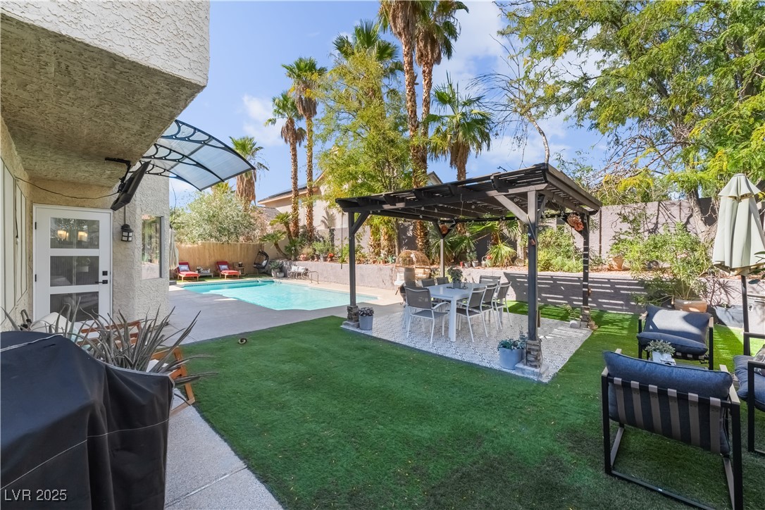 9724 Cascade Falls Avenue