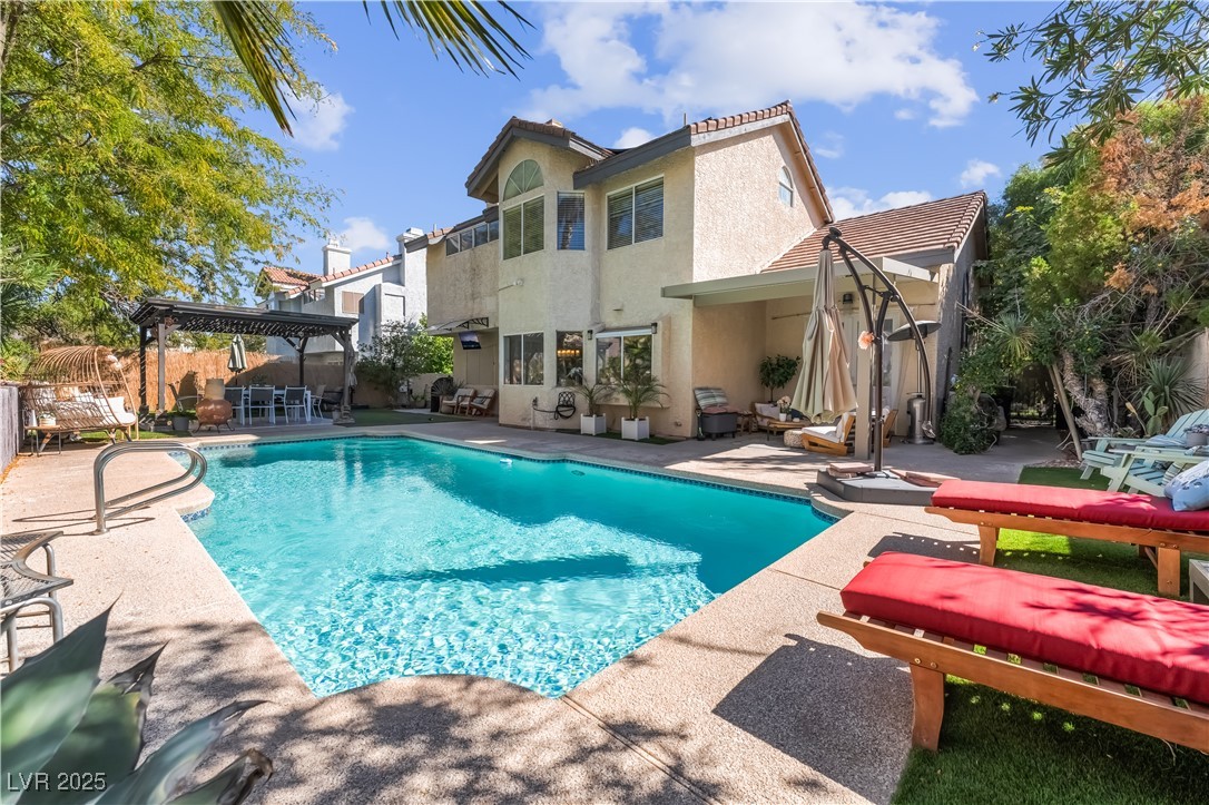 9724 Cascade Falls Avenue