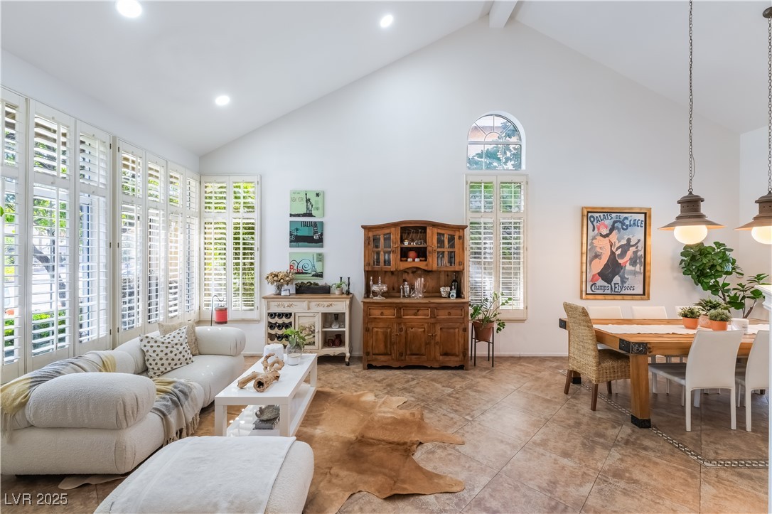 9724 Cascade Falls Avenue