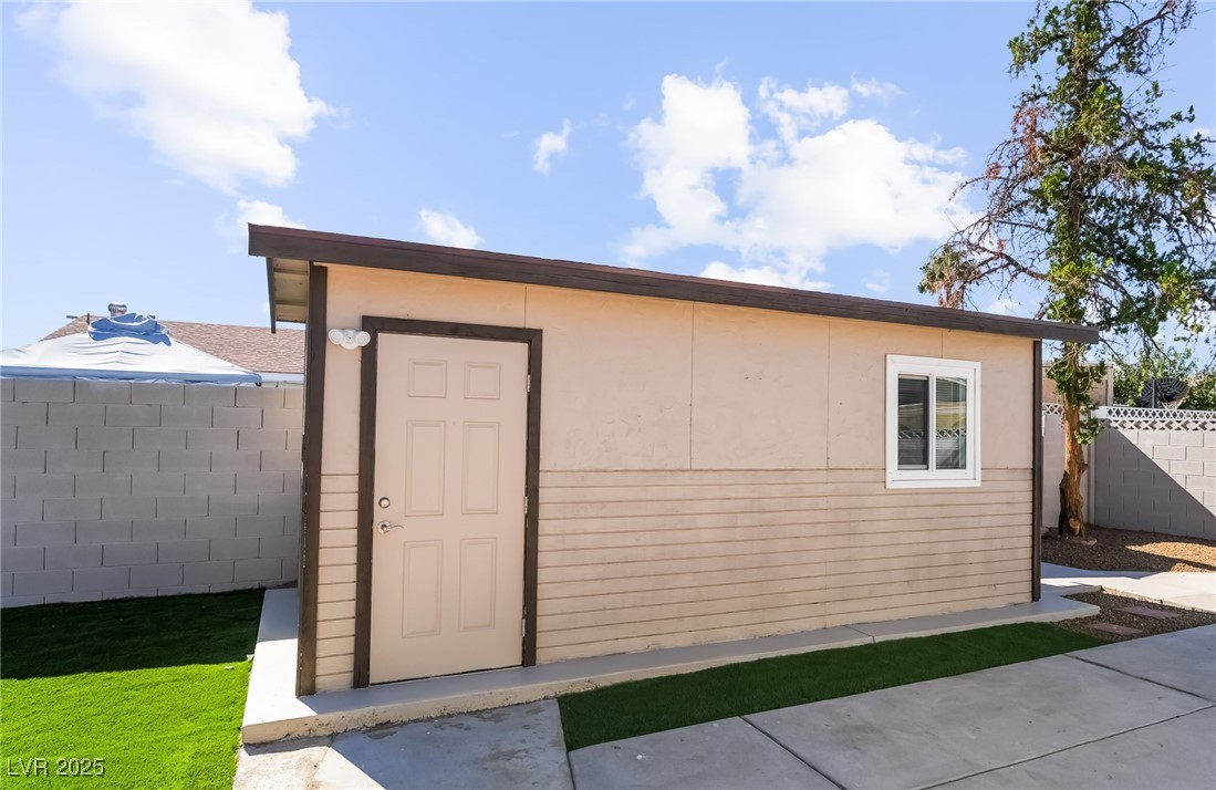 2033 Pommel Avenue